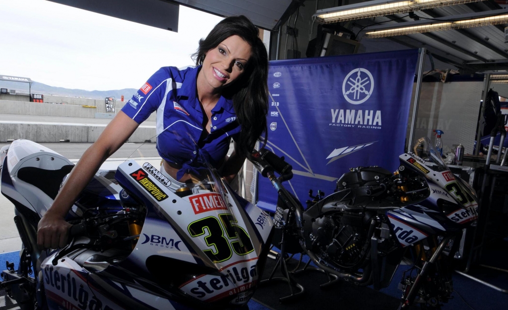 Yamaha World Superbike Team sucht „Miss Yamaha Racing 2010“