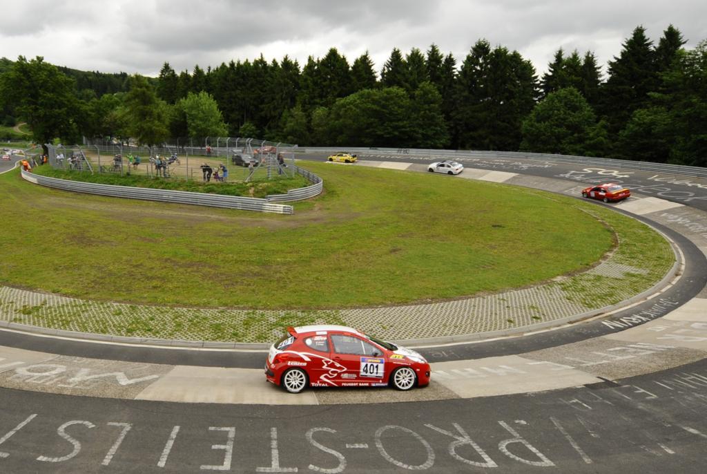 Zwei weitere Peugeot 207 im VLN-Einsatz
