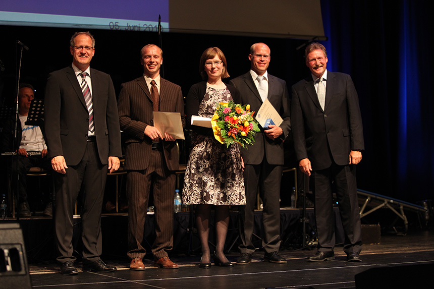 v.l.n.r. Georg Lintel-Höping (Toyota), die Doktoranden Dr. Andreas Mierau, Dr. Evelyn Mertin, Dr. Thomas Pieper, Univ.-Prof. Dr. W. Tokarski 
