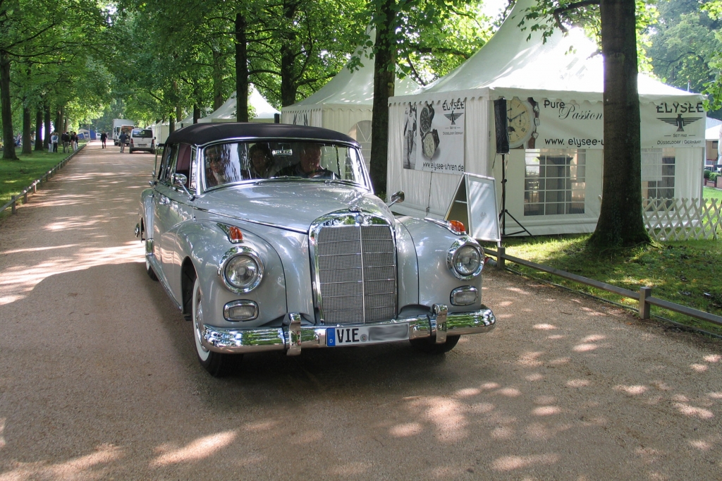 Auch ein Mercedes W 186 ist in Jüchen zu sehen. 
