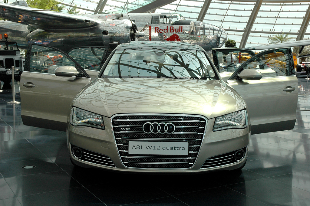 Audi A8 lang: Der 500-PS-Zwölfzylinder-Benziner ist das Spitzenmodell. 
