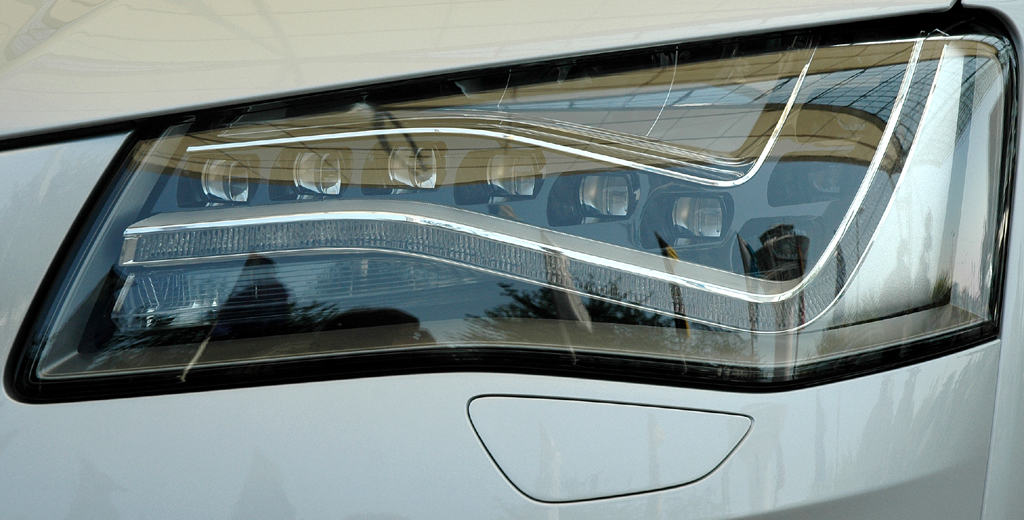 Audi A8 lang: Leuchteinheit vorn. 