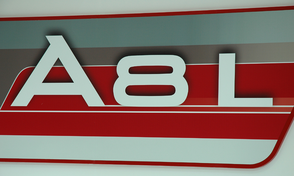 Audi A8 lang: Schriftzug für Luxus im ganz großen Stil. 
