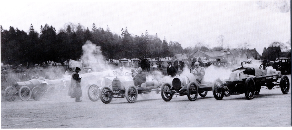 Brooklands: Die Rennstrecke führt zu den Anfängen des britischen Motorsports zurück. 