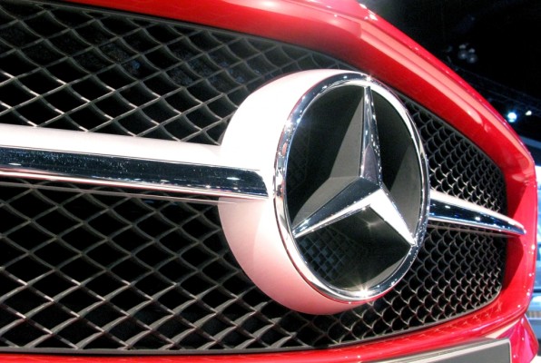 Daimler gibt Mitarbeitern fußballfrei