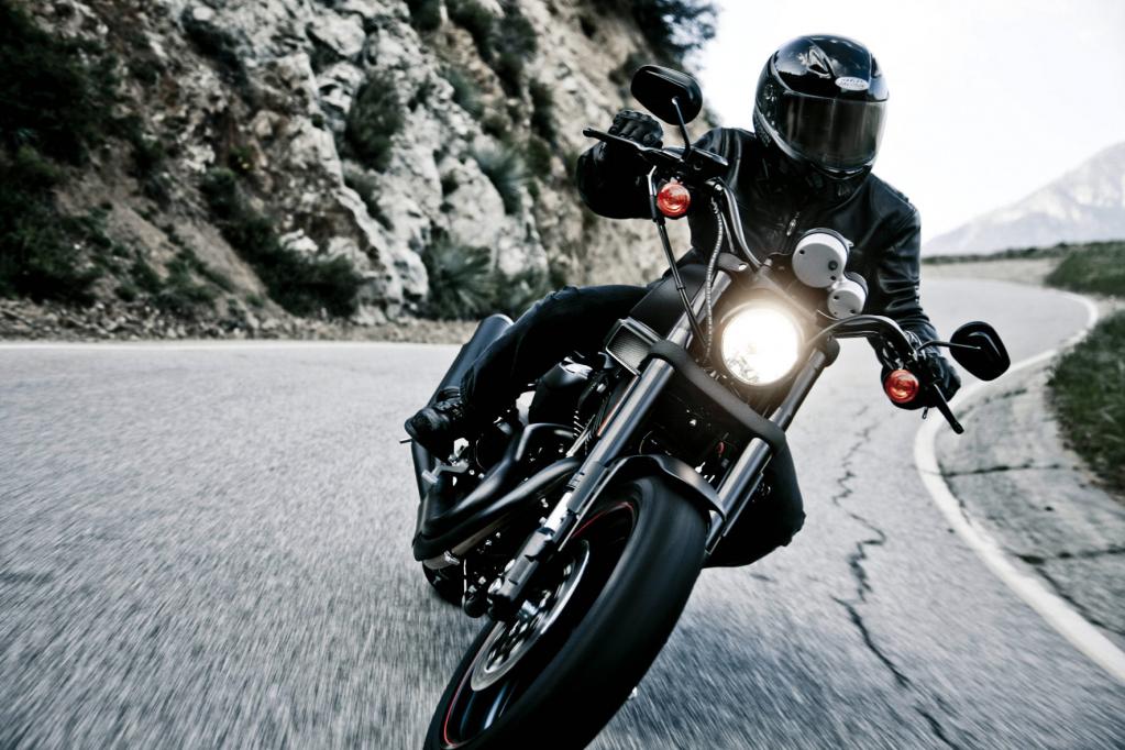 Das Fahrwerk der XR 1200 X sorgt für eine neue Dynamik auf der Straße. 