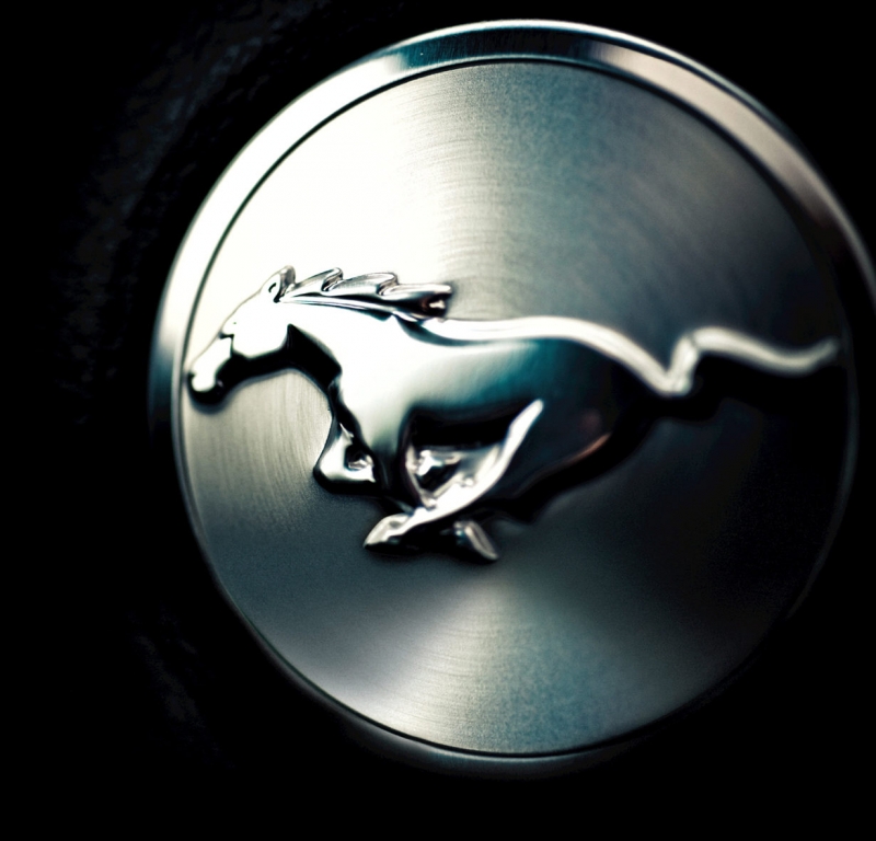 Das Pferd im Logo gab einer ganzen Klasse von preiswerten Sportwagen den Namen: Pony Cars. 