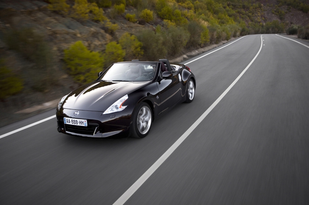 Der Nissan 370 Z Roadster ist die preiswerte Alternative zum Porsche Boxster. 