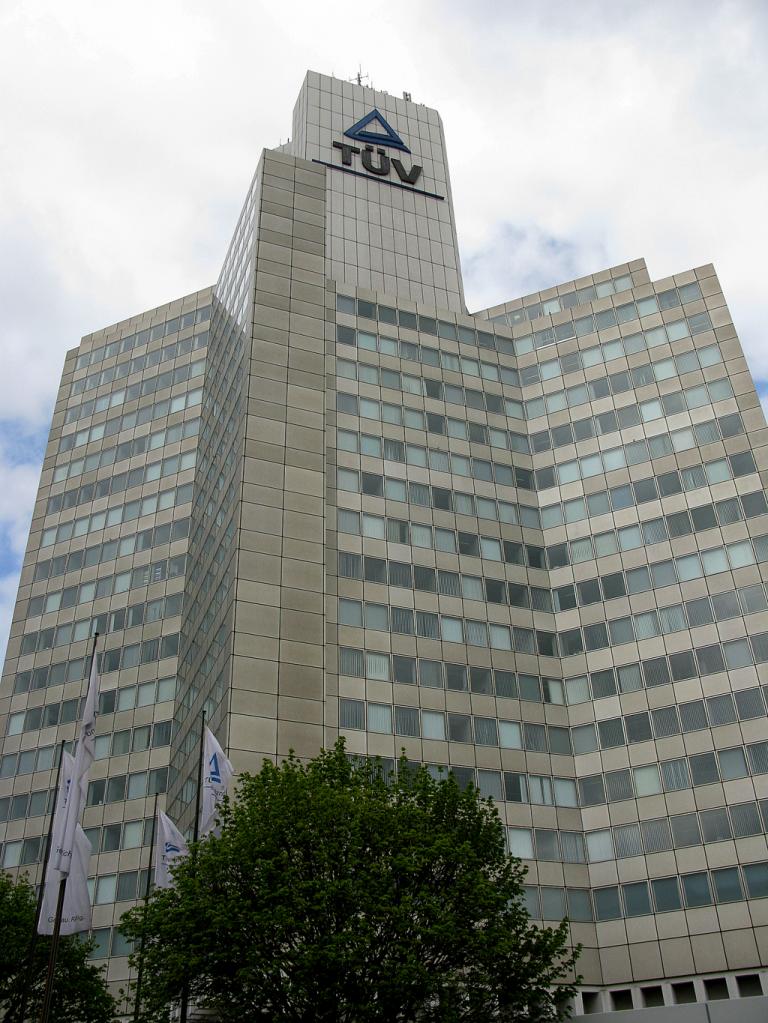 Der TÜV Rheinland, hier am Sitz in Köln, überprüft die Innenräume verschiedener Ford-Modelle auf deren mögliche Allergierisiken hin.