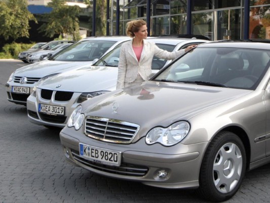 Deutsche Autohersteller zählen zu den beliebtesten Unternehmen 