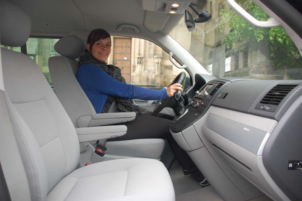Duell der Großraumvans: VW Multivan Comfortline 2.0 TDI vs. Opel Vivaro Life Cosmo 2.5 CDTI