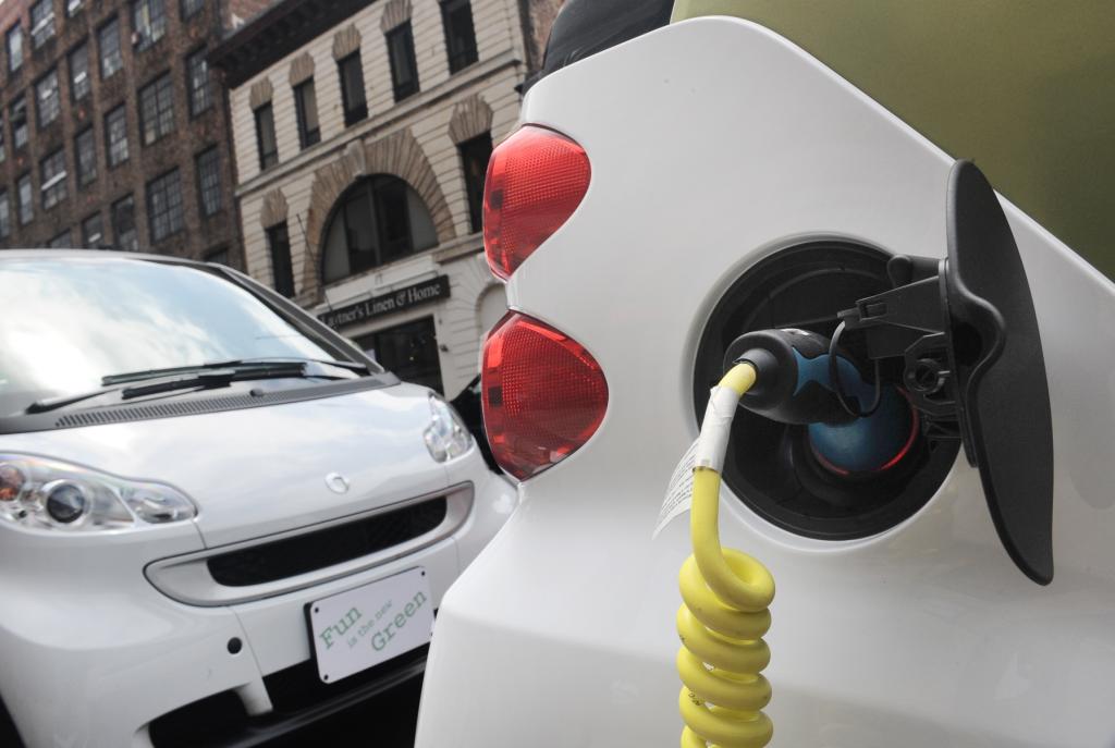 E-Auto: Schlägt deutsche Gründlichkeit internationale Schnelligkeit?