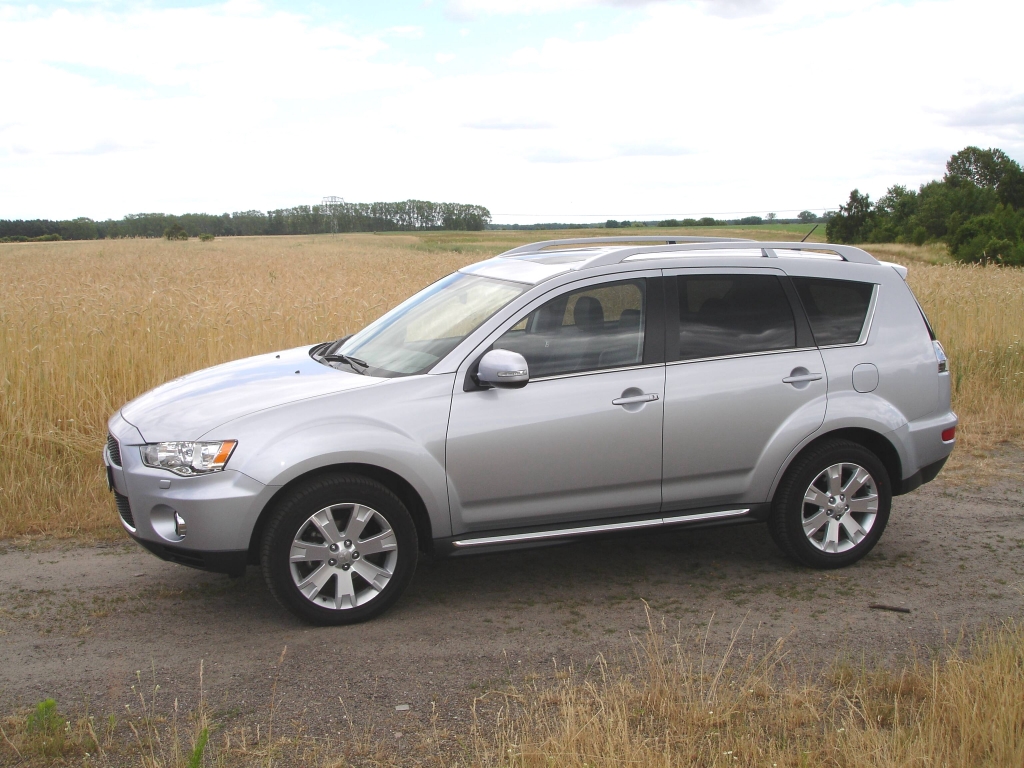 Einer, der eine Menge vom Glanz und Können des Pajero abbekommen hat, ist der neue Outlander. 