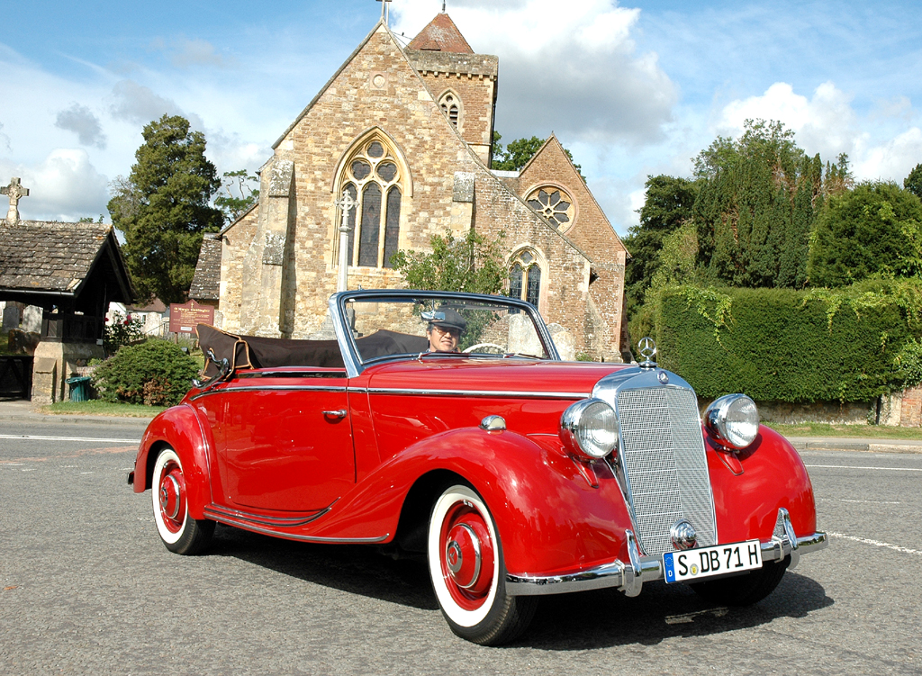 Festival of Speed: Stilechte Anreise im Mercedes-Oldtimer-Cabrio. 