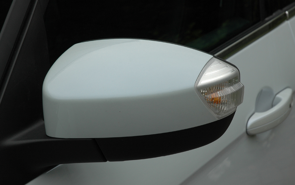 Ford S-Max Ecoboost: Blick auf den Außenspiegel an der Fahrerseite.