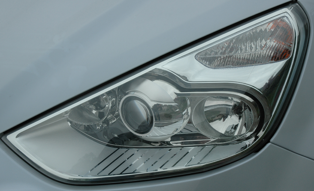 Ford S-Max Ecoboost: Moderne Leuchteinheit vorn.