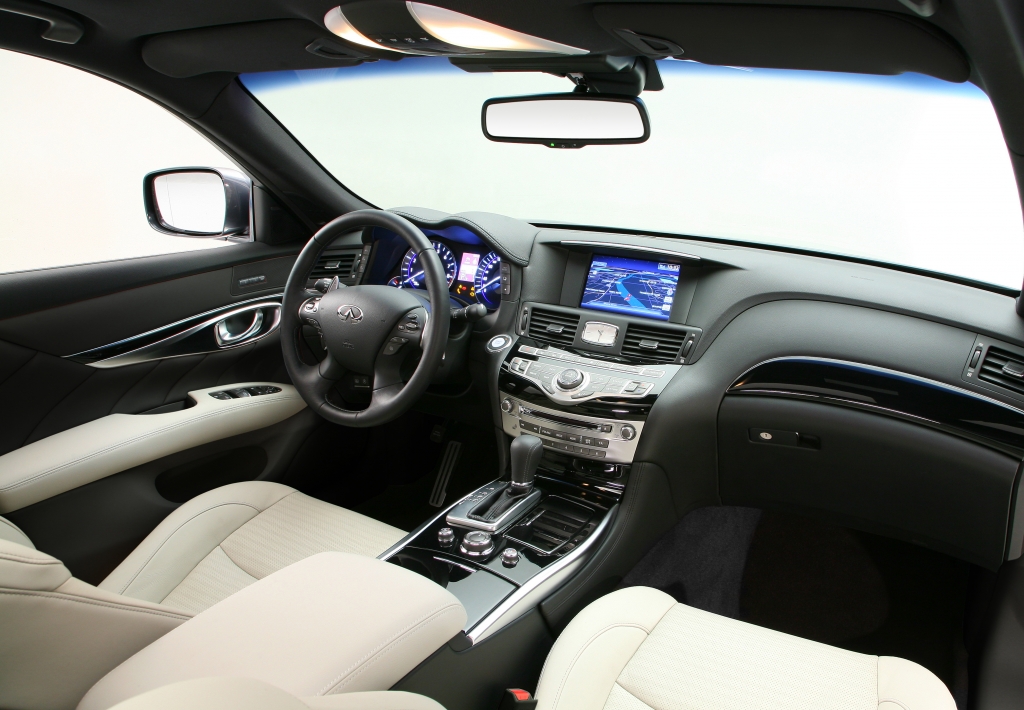 Infiniti M37 kostet 49 650 Euro 