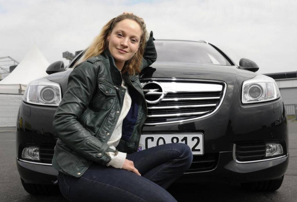 Jeanette Hain fährt Opel Insignia