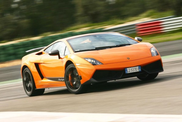 Lamborghini errichtet ein Forschungszentrum für Kohlefaser-Technologie