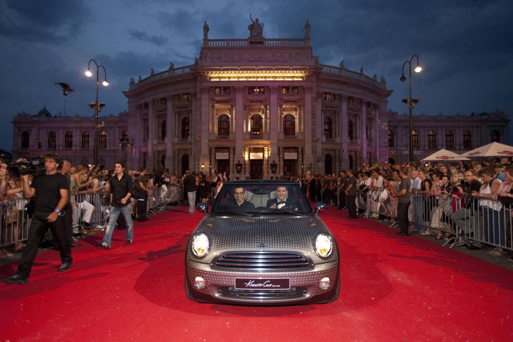 Life Ball MINI 2010: Extravagante Sammlerstücke versteigert