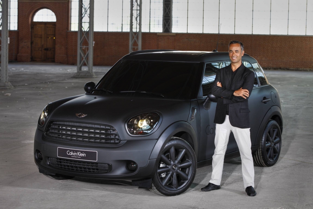 Life Ball MINI 2010 designed by Francisco Costa (Calvin Klein Collection). Der MINI wurde für 40.000 Euro versteigert. 