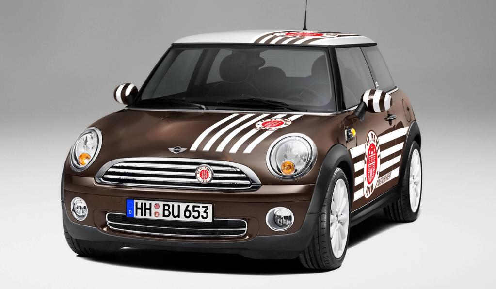 MINI im zünftigen FC-St.-Pauli-Look. 