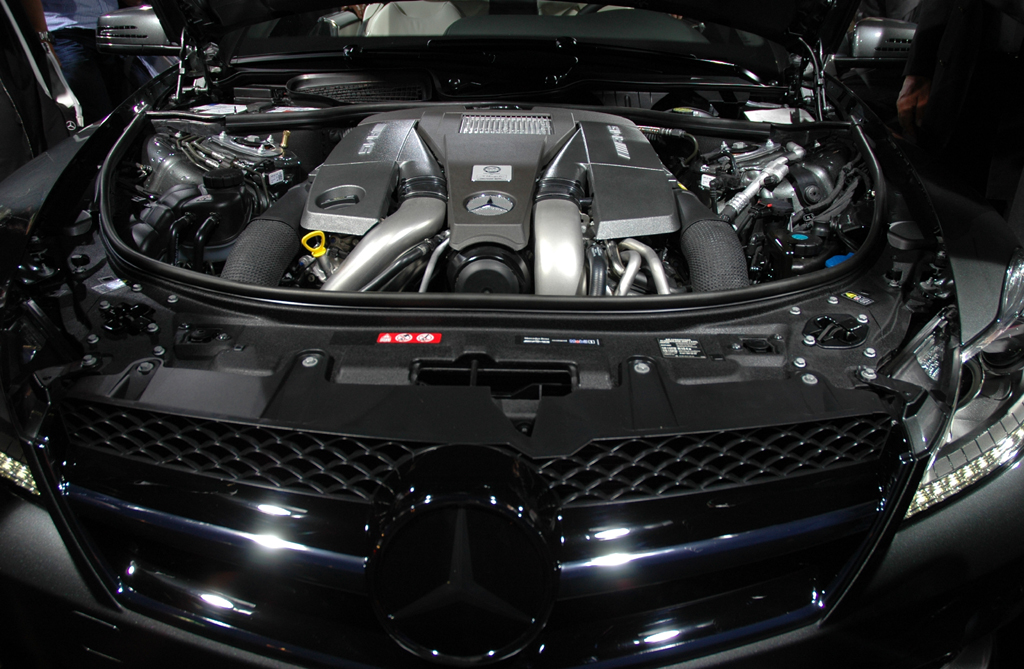 Mercedes CL 63 AMG: Blick unter die Motorhaube.