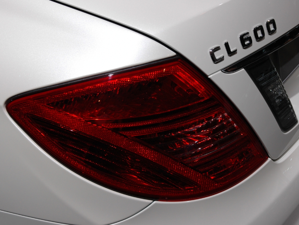 Mercedes CL: Leuchteinheit hinten mit Modellschriftzug.