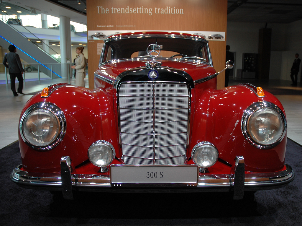 Mercedes CL: Luxuscoupé-Ahn 300S.