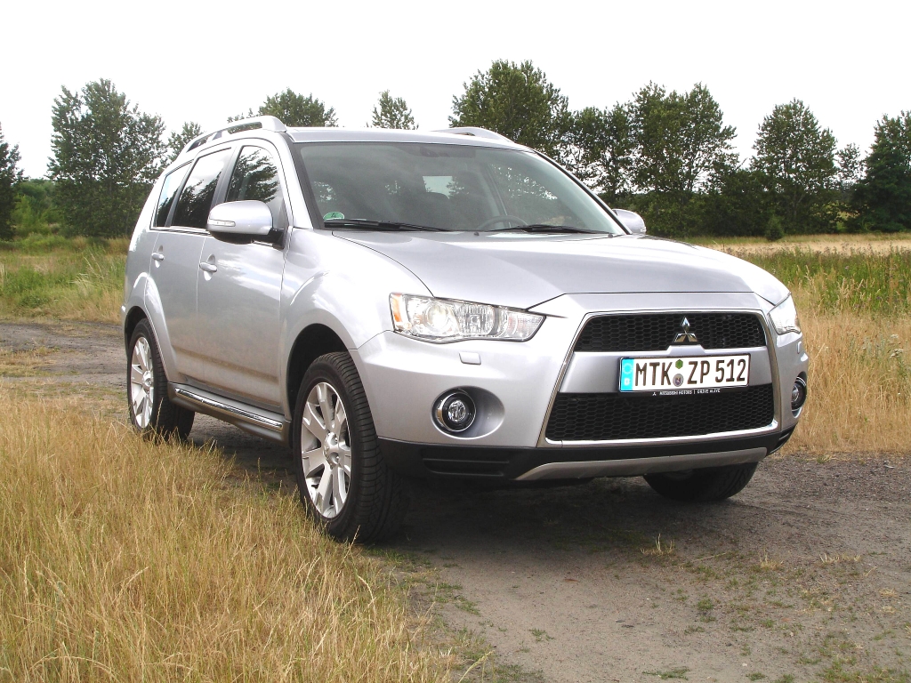 Mitsubishi Outlander mit markentypischem Jetfighter-Gesicht. 