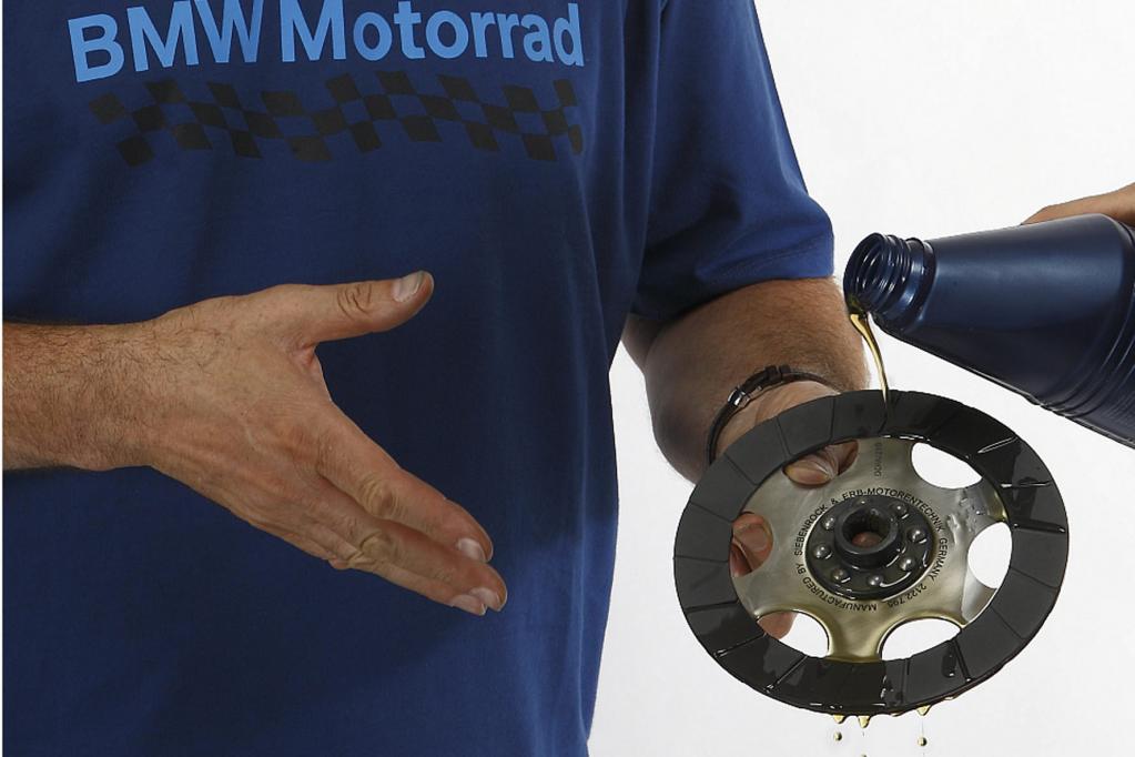 Motorrad: Neue Trockenkupplung verträgt auch Öl 
