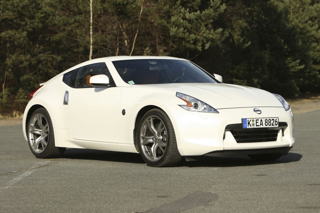 Neben der offenen Version gibt es den 370Z auch als Coupé. 