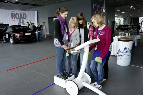 Neues Verkehrserziehungsprogramm: Mercedes-Benz Driving Academy