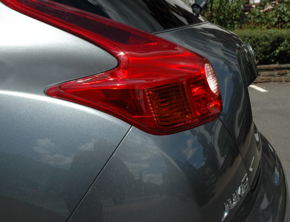 Nissan Juke: Blick auf hintere Leuchteinheit.