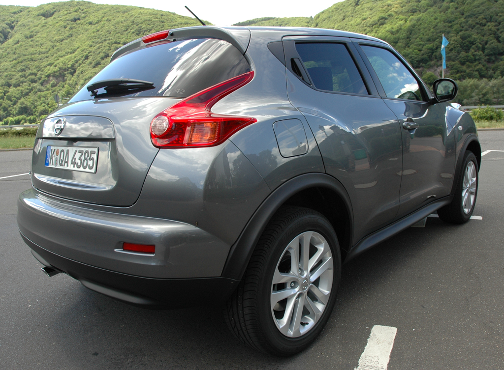 Nissan Juke: Heck-/Seitenansicht.