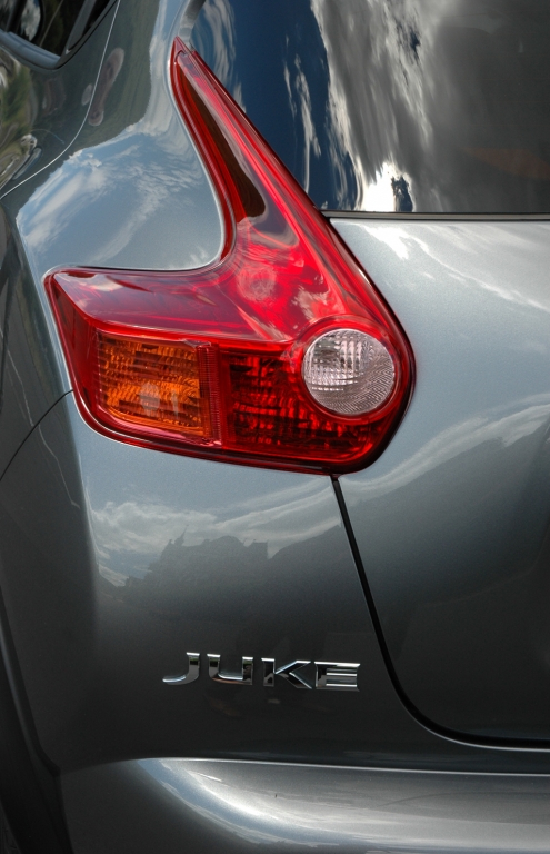 Nissan Juke: Leuchteinheit hinten mit Modellschriftzug.