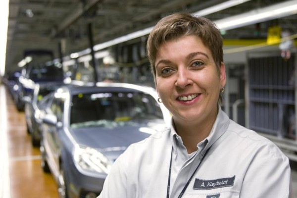 Opel-Werk Kaiserslautern mit Werkschefin