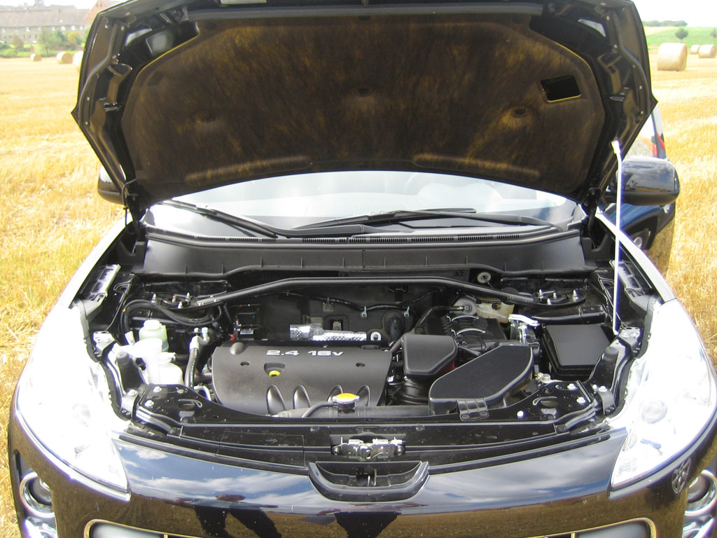 Peugeot 4007.