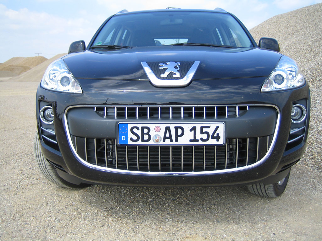 Peugeot 4007.