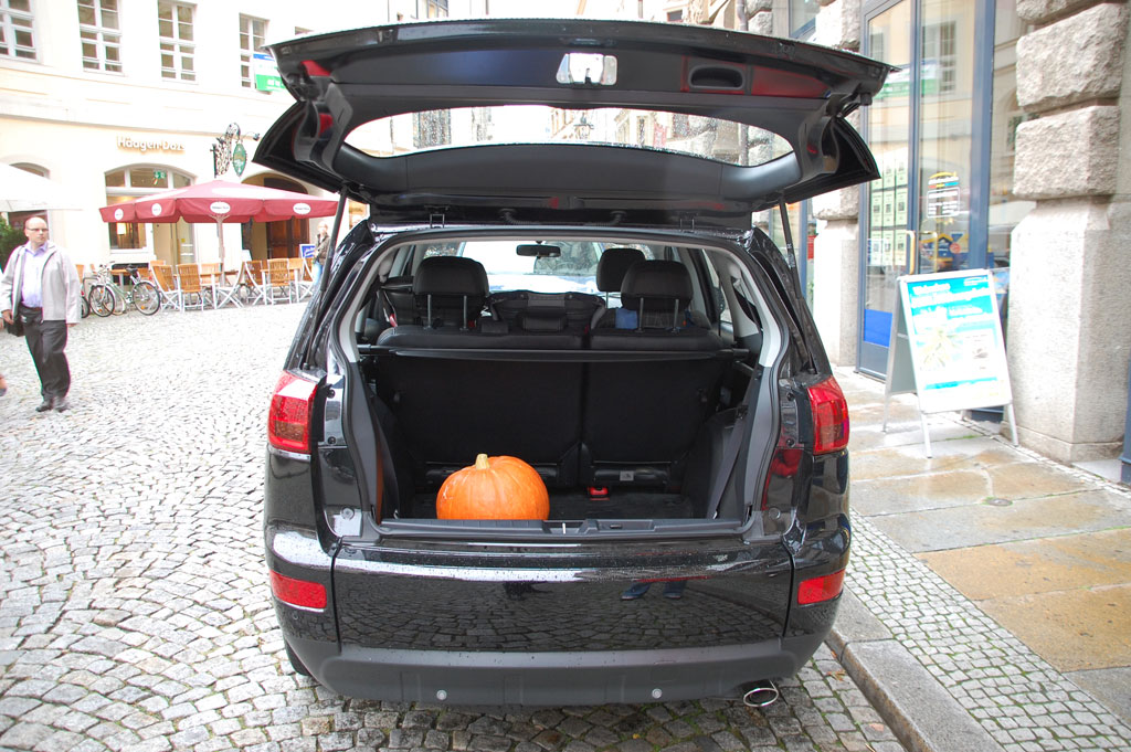 Peugeot 4007.