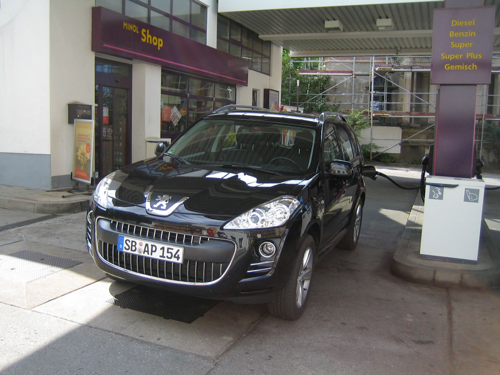 Peugeot 4007.