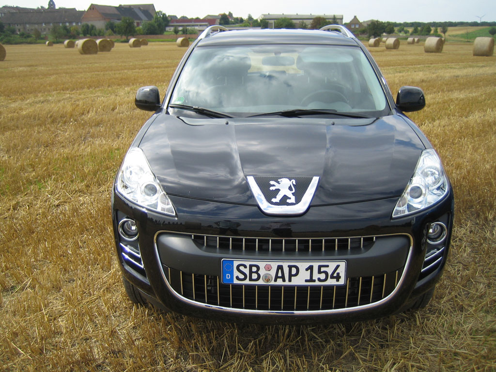 Peugeot 4007.
