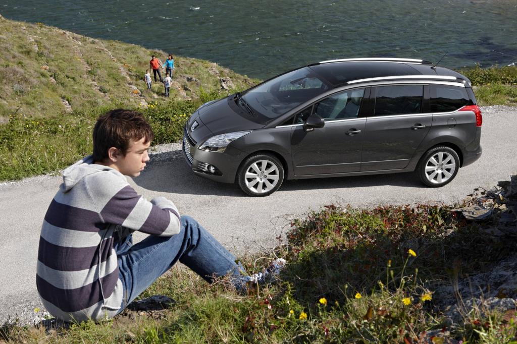 Peugeot bietet Komplettcheck vor der Urlaubsfahrt an