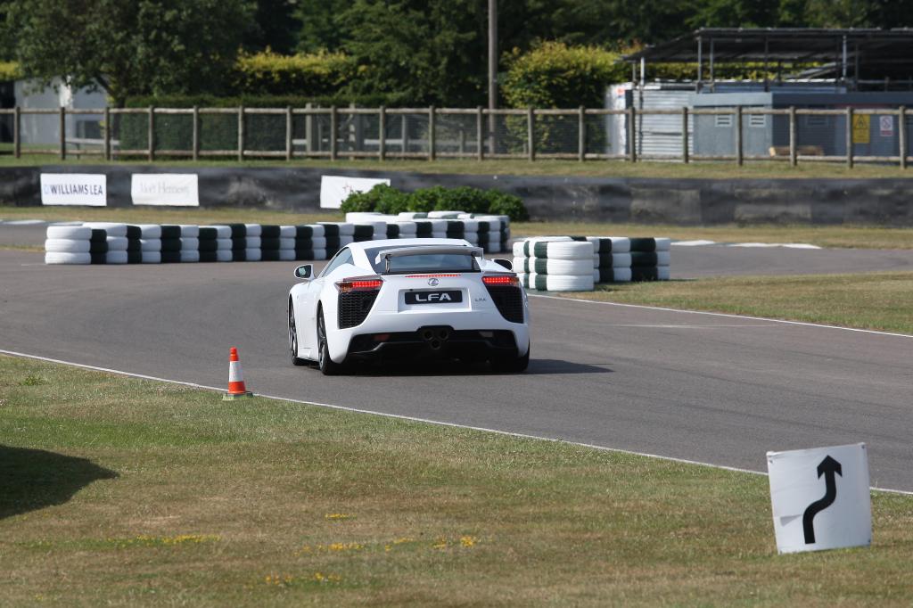 Pressepräsentation Lexus LFA: Der Lexus-Renner