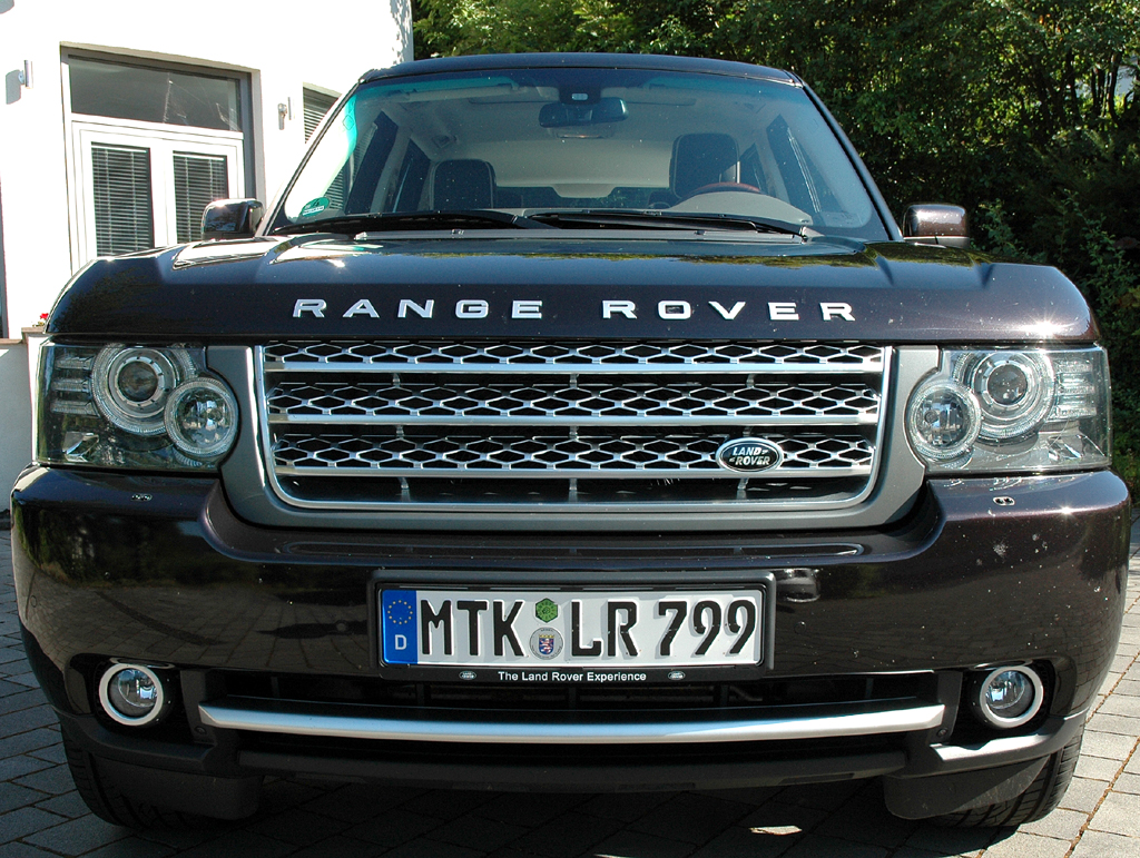 Range Rover Supercharged: Die Front wirkt ziemlich wuchtig. 