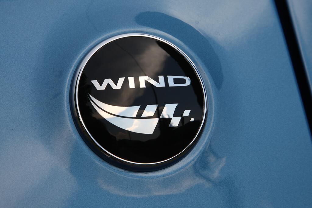 Renault Wind: Blick auf Logo mit Modellbezeichnung.