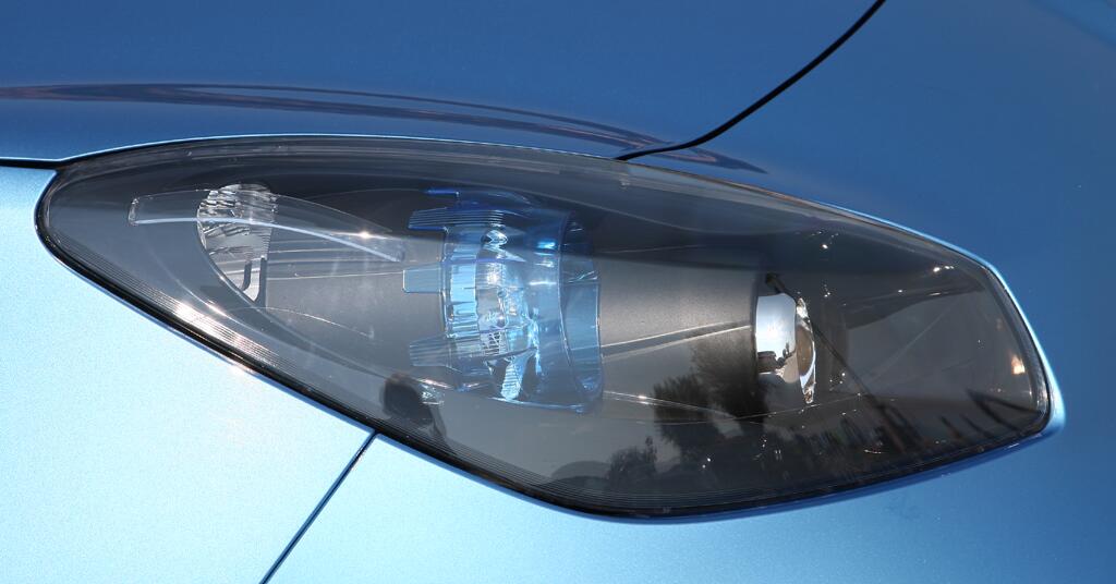Renault Wind: Blick auf vordere Leuchteinheit.