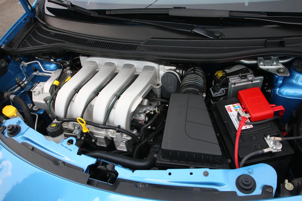 Renault Wind: Blick unter die Motorhaube.