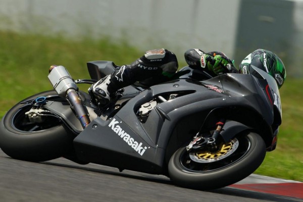Rennversion der Ninja ZX-10 R rüstet sich für WM 