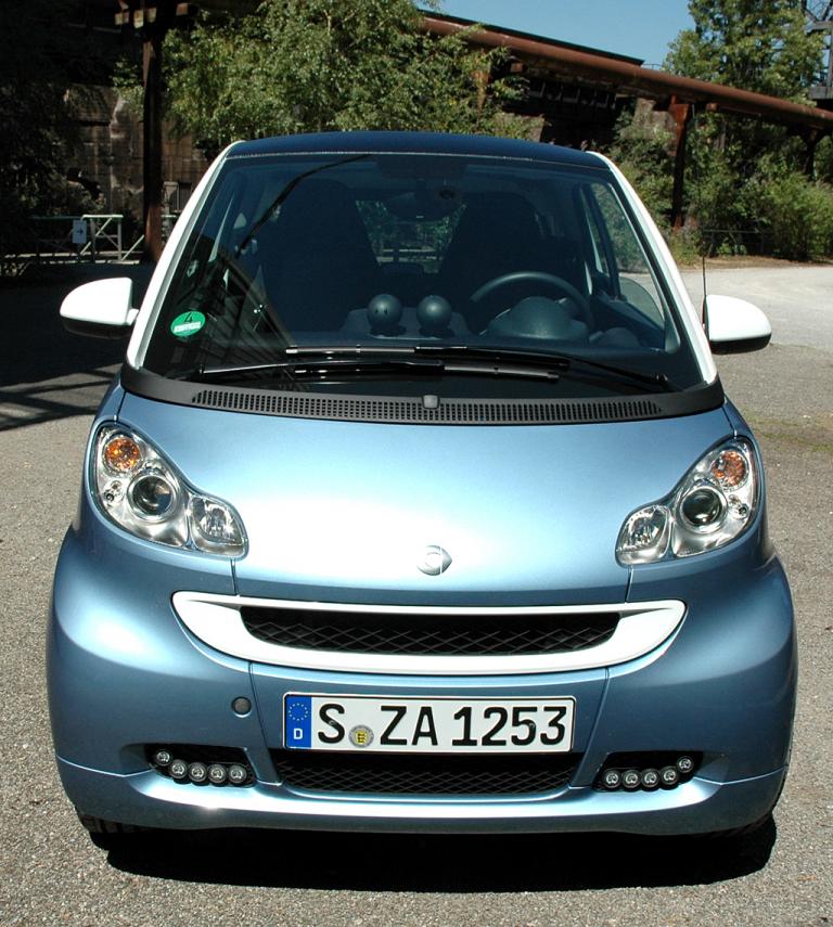 Smart Fortwo: Blick auf die Frontpartie des Zweisitzers. 